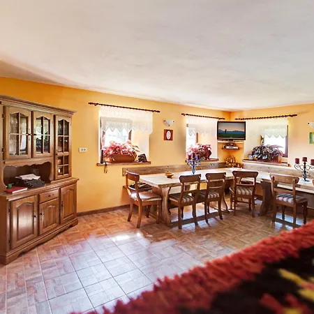 Apartmaji Pr-gujlu Sela Nad Podmelcem 5220 Tolmin *