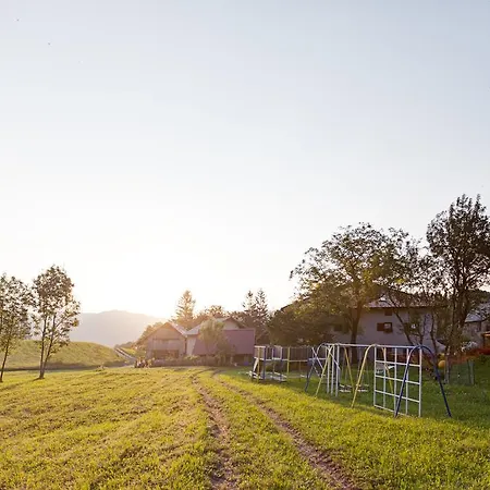 Apartmaji Pr-gujlu Sela Nad Podmelcem 5220 Tolmin Podmelec