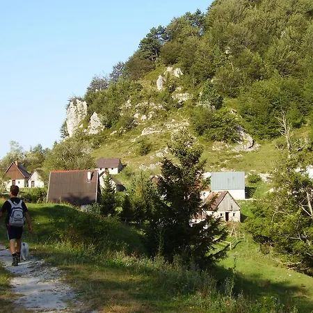 Apartmaji Pr-gujlu Sela Nad Podmelcem 5220 Tolmin