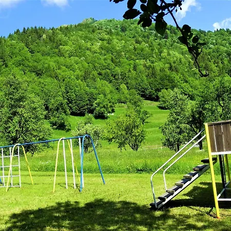 Apartmaji Pr-gujlu Sela Nad Podmelcem 5220 Tolmin