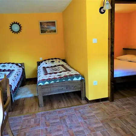 Apartmaji Pr-gujlu Sela Nad Podmelcem 5220 Tolmin Apartment Podmelec