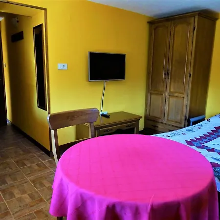 Apartmaji Pr-gujlu Sela Nad Podmelcem 5220 Tolmin *