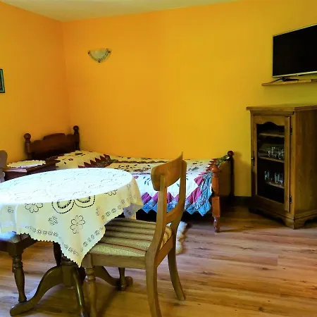 Apartmaji Pr-gujlu Sela Nad Podmelcem 5220 Tolmin Apartman *