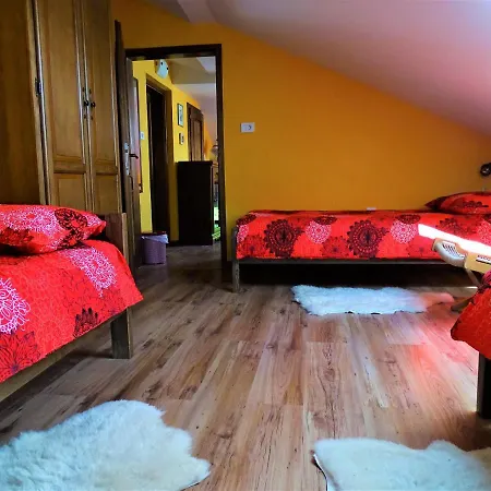 Apartmaji Pr-gujlu Sela Nad Podmelcem 5220 Tolmin