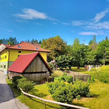 Apartmaji Pr-gujlu Sela Nad Podmelcem 5220 Tolmin Podmelec