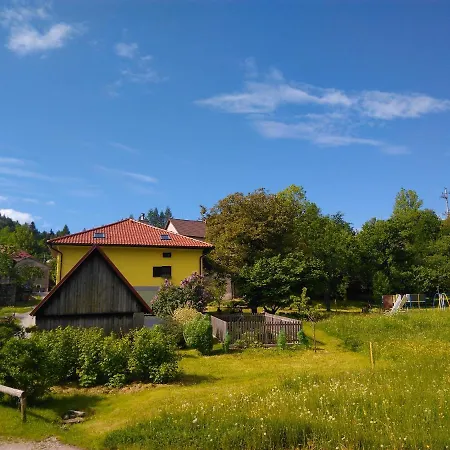 Apartmaji Pr-gujlu Sela Nad Podmelcem 5220 Tolmin