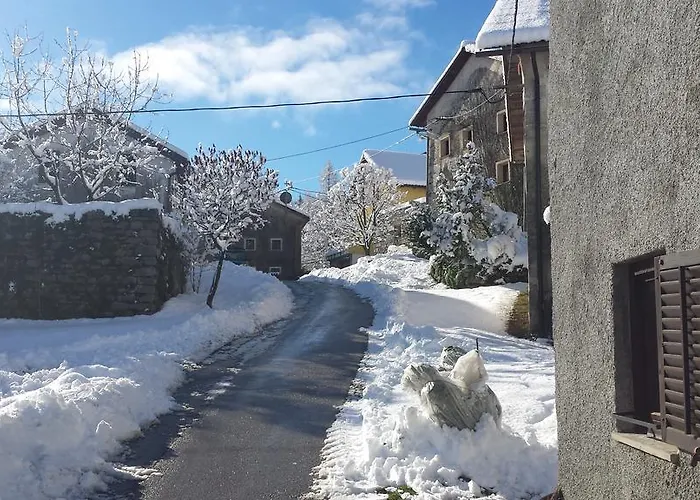 Apartmaji Pr-gujlu Sela Nad Podmelcem 5220 Tolmin *