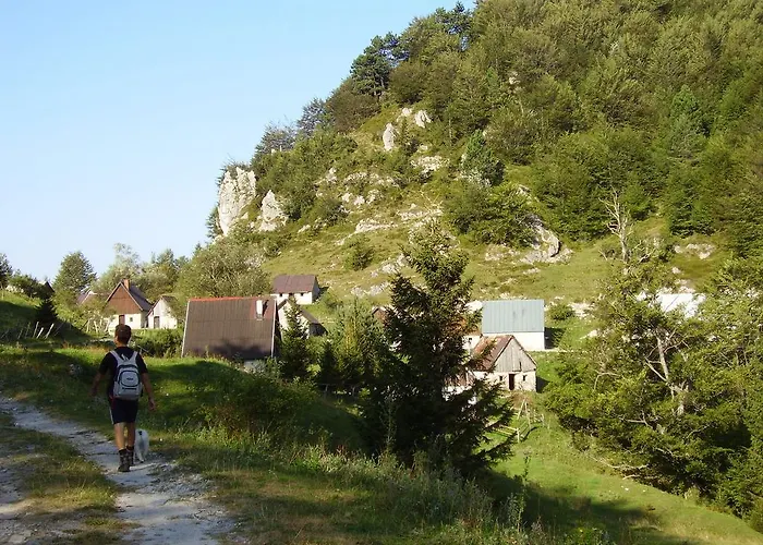 Apartmaji Pr-gujlu Sela Nad Podmelcem 5220 Tolmin