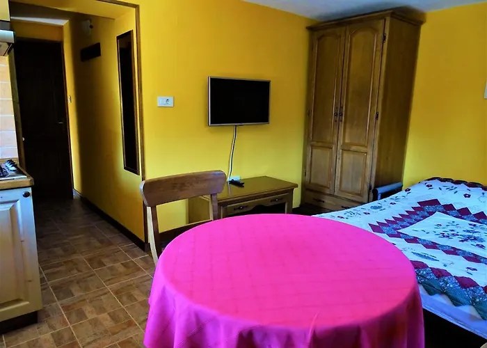 Apartmaji Pr-gujlu Sela Nad Podmelcem 5220 Tolmin *
