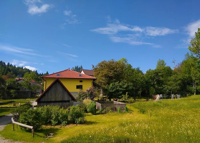 Apartmaji Pr-gujlu Sela Nad Podmelcem 5220 Tolmin